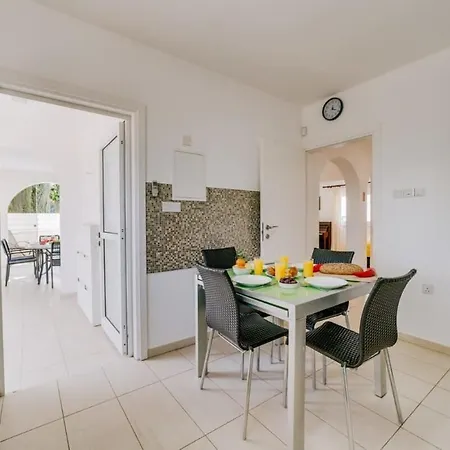 Fig Tree Villa *